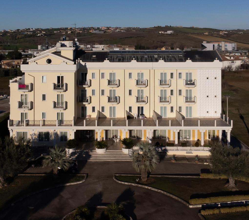 Hotel Concorde Sant'Egidio alla Vibrata Exterior photo