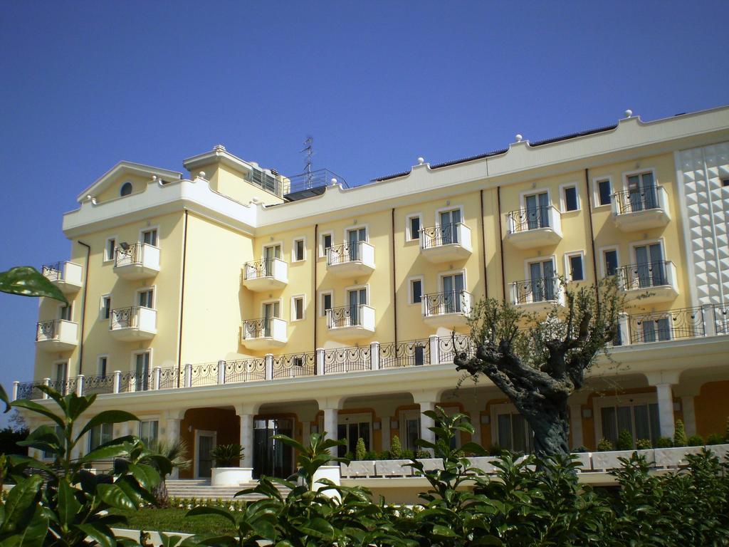 Hotel Concorde Sant'Egidio alla Vibrata Exterior photo